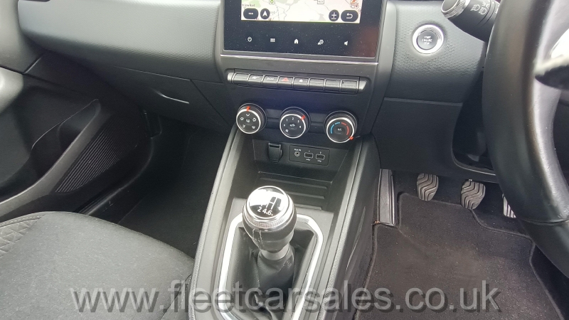 Renault Clio Iconic Diesel (10)